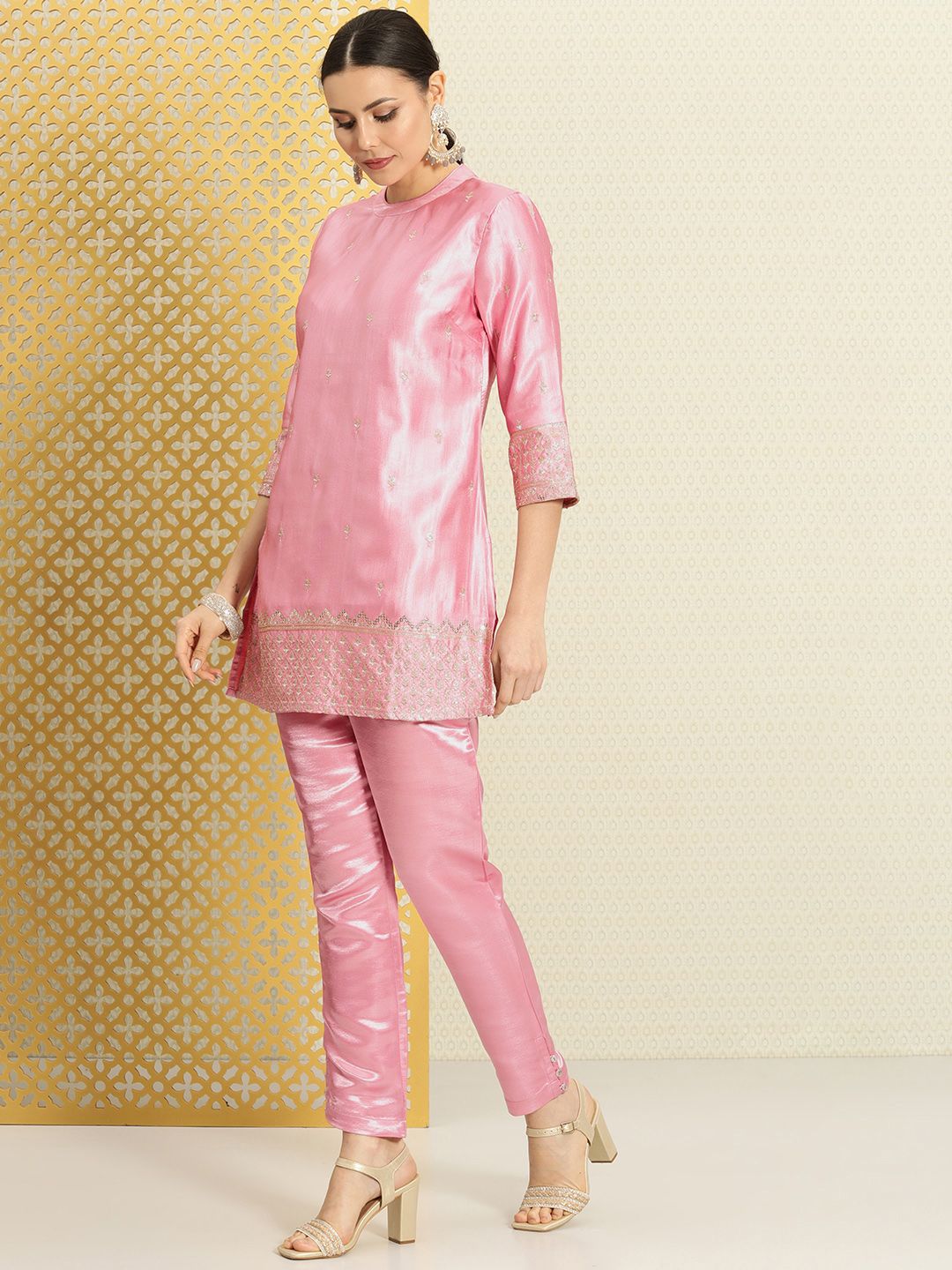 Dhiyona PD Women Women Jashn Zari Work Regular Kurti with Trousers