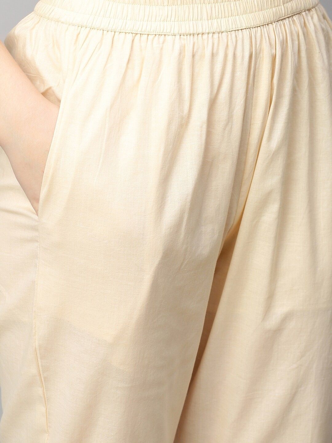 Dhiyona KL Checked Embroidered Notch-Neck Thread Work Straight Kurta With Trousers And Dupatta