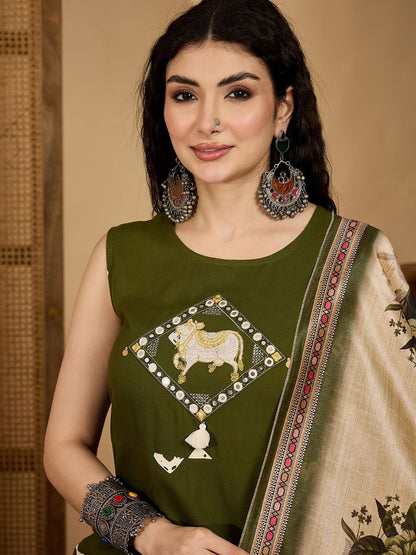 Dhiyona SN Women's Bandhani Printed Sleeveless Thread Work A-Line Kurta & Trousers With Dupatta
