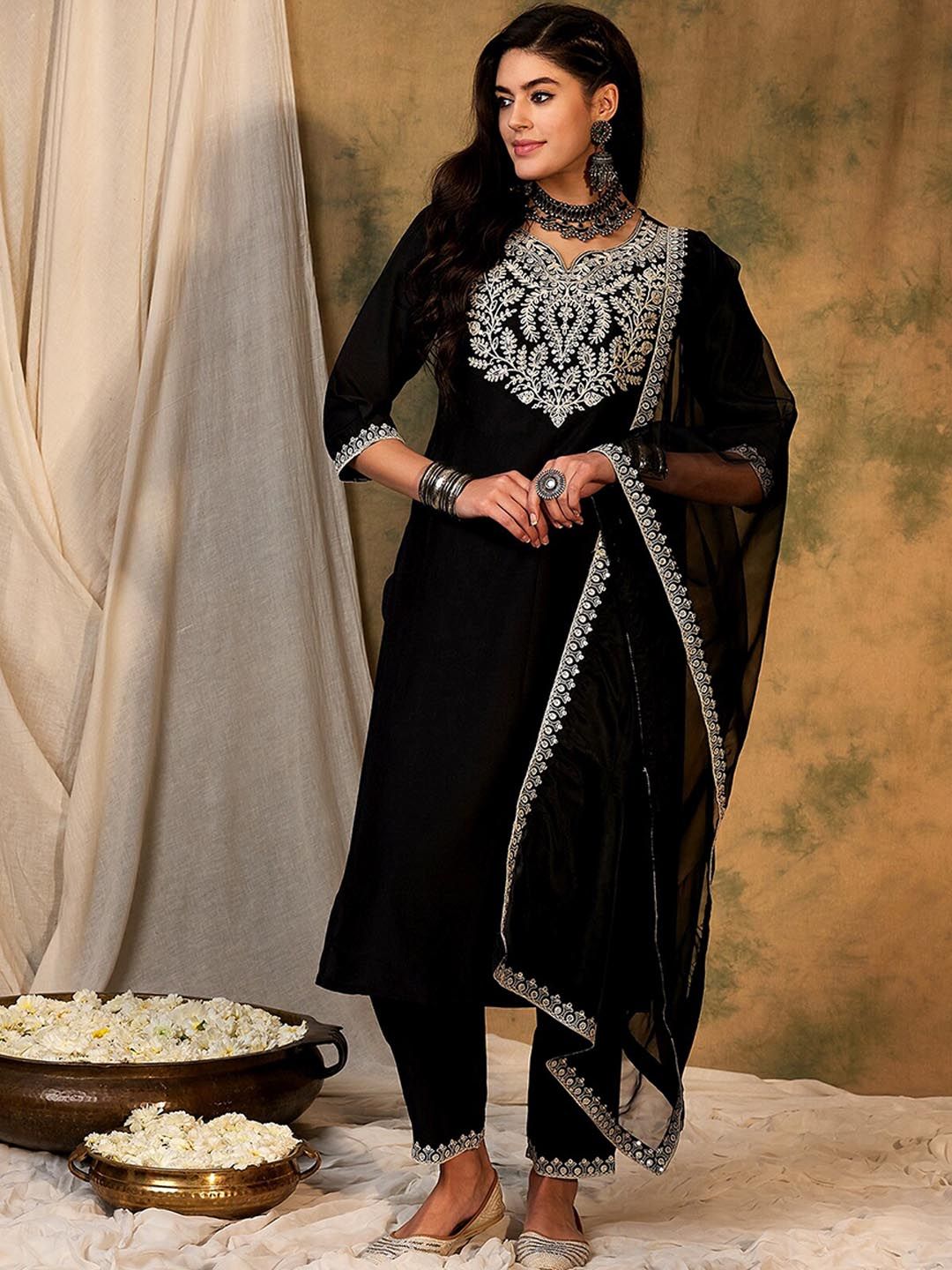 Dhiyona IE Ethnic Motifs Embroidered Thread Work Kurta With Trousers & Dupatta