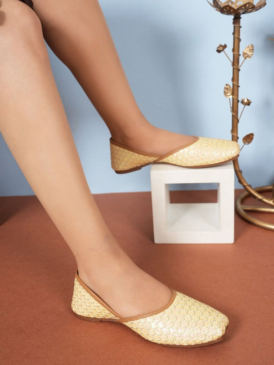 Dhiyona AK Embellished Square Toe Mojaris