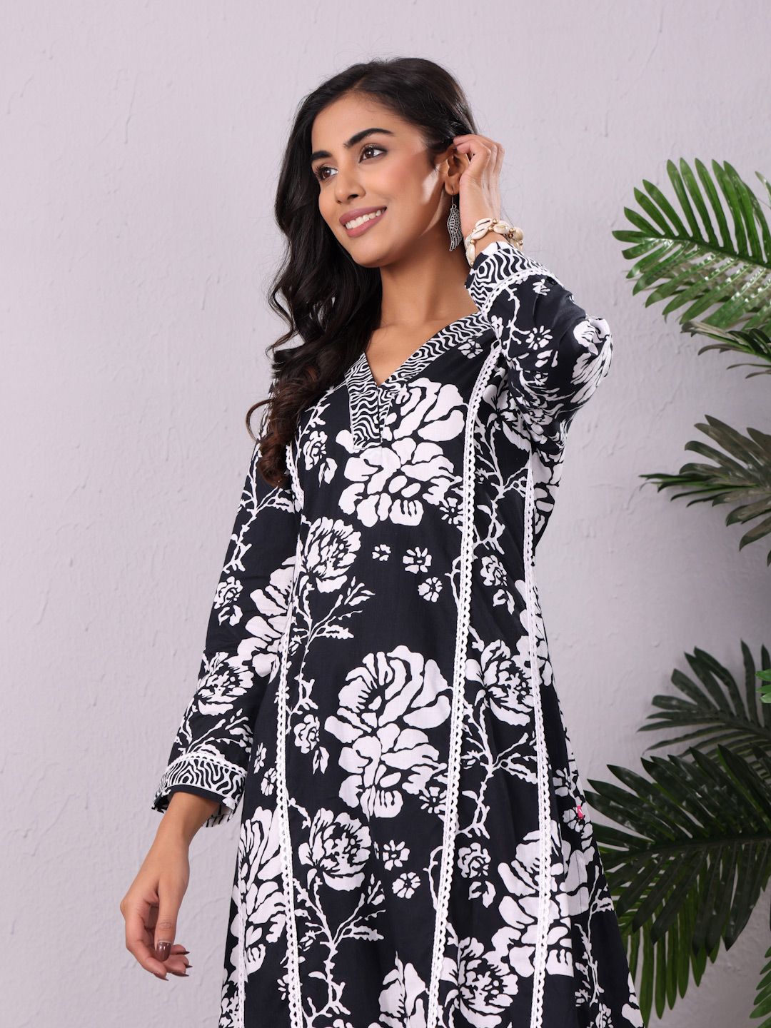 Dhiyona VA Women'sFloral Printed V-Neck Panelled Pure Cotton A-Line Kurta With Trouser