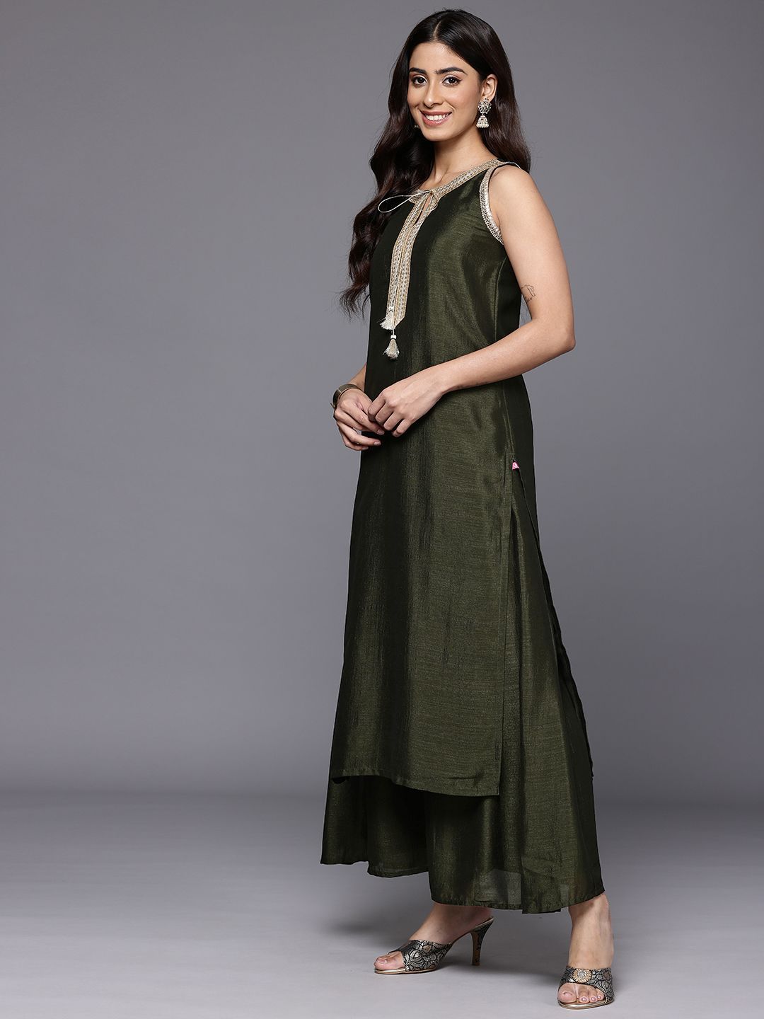 Dhiyona VA Women'sEthnic Motifs Embroidered Sequinned Straight Kurta & Trousers With Dupatta