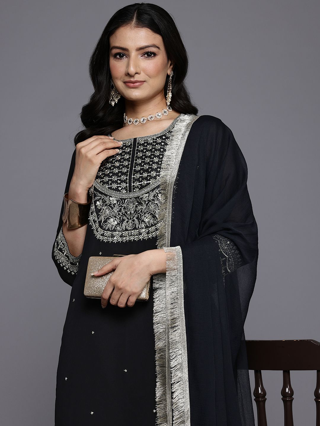 Dhiyona VA Women's Zari Embroidered Kurta Set