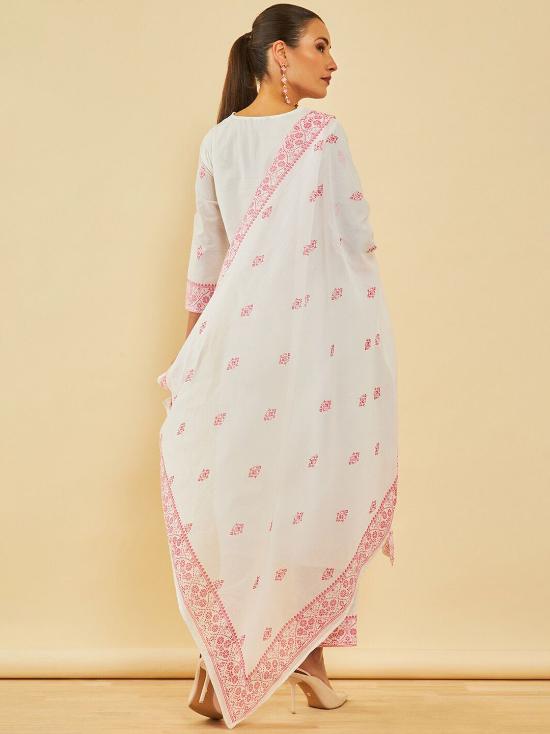 Dhiyona SO Women's White & Pink Floral Printed Pure Cotton Straight Kurta With Trousers & Dupatta