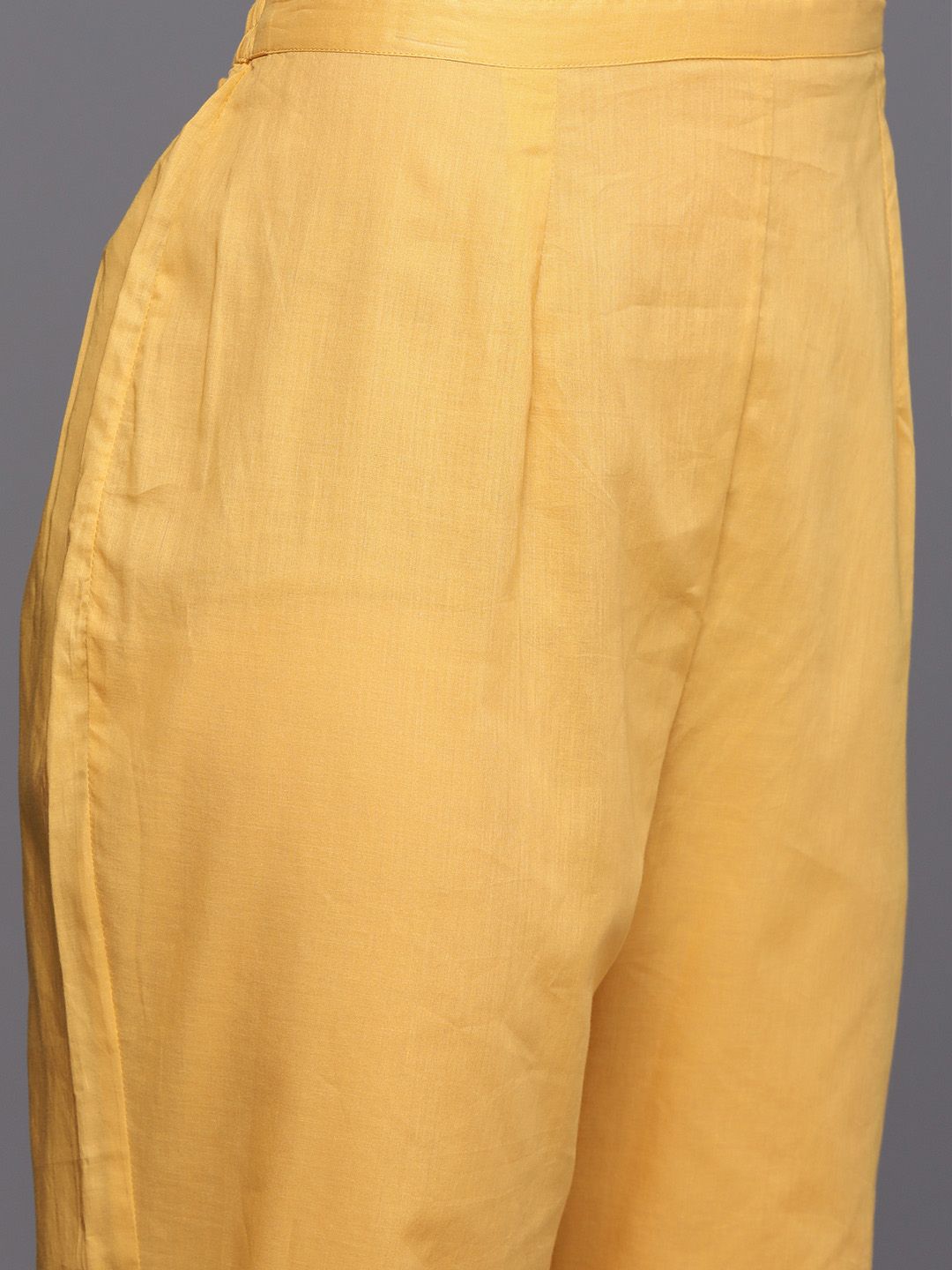 Floral Embroidered Regular Thread Work Pure Cotton Kurta With Trousers & Dupatta