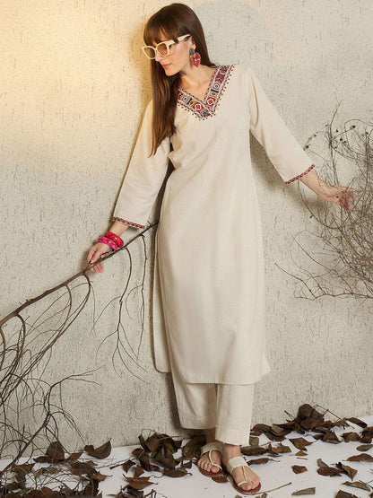 Dhiyona IE Women Embroidered V-Neck Top and Trousers Co-Ords