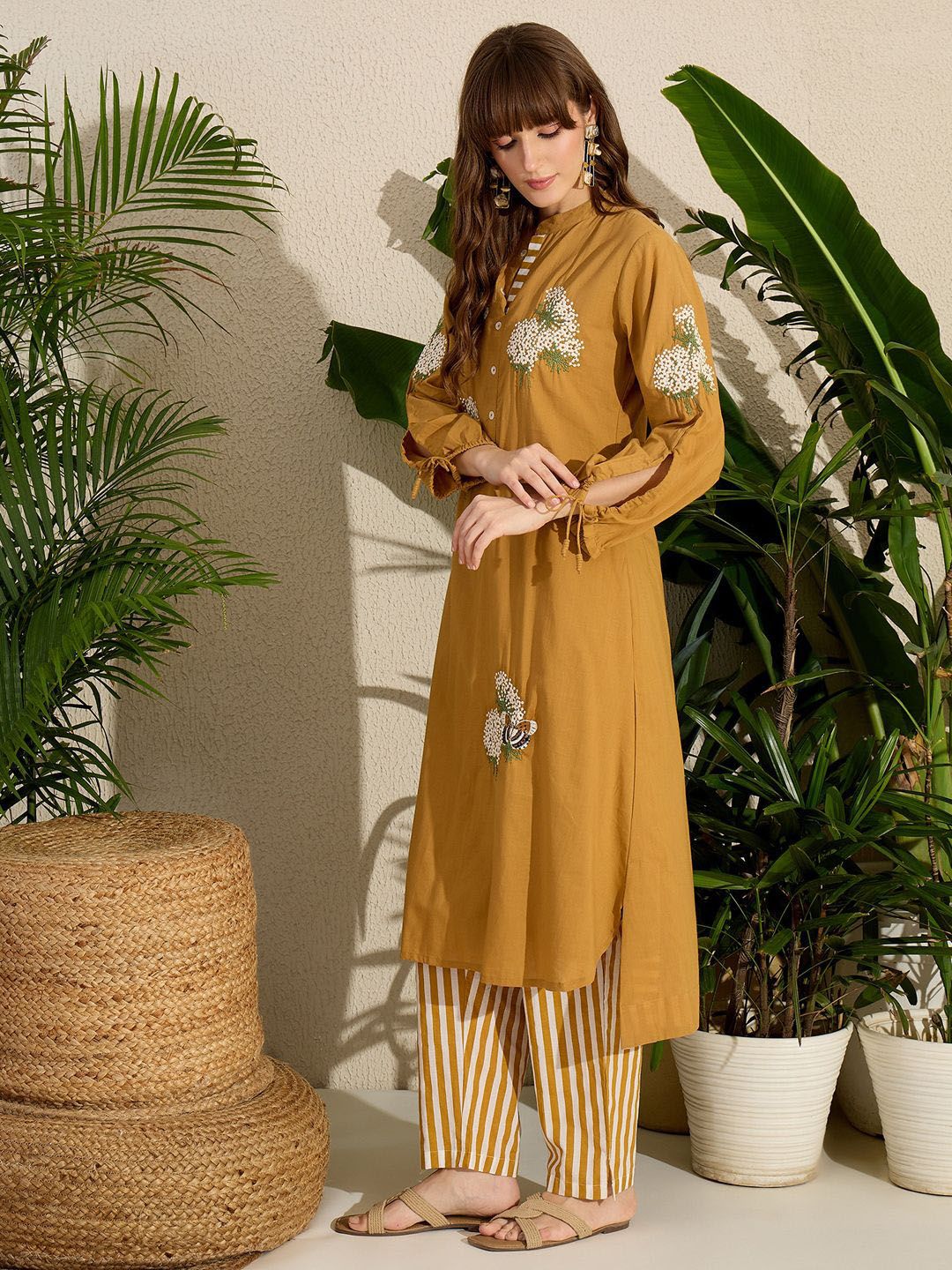 Women Floral Embroidered Pure Cotton Kurta with Trousers