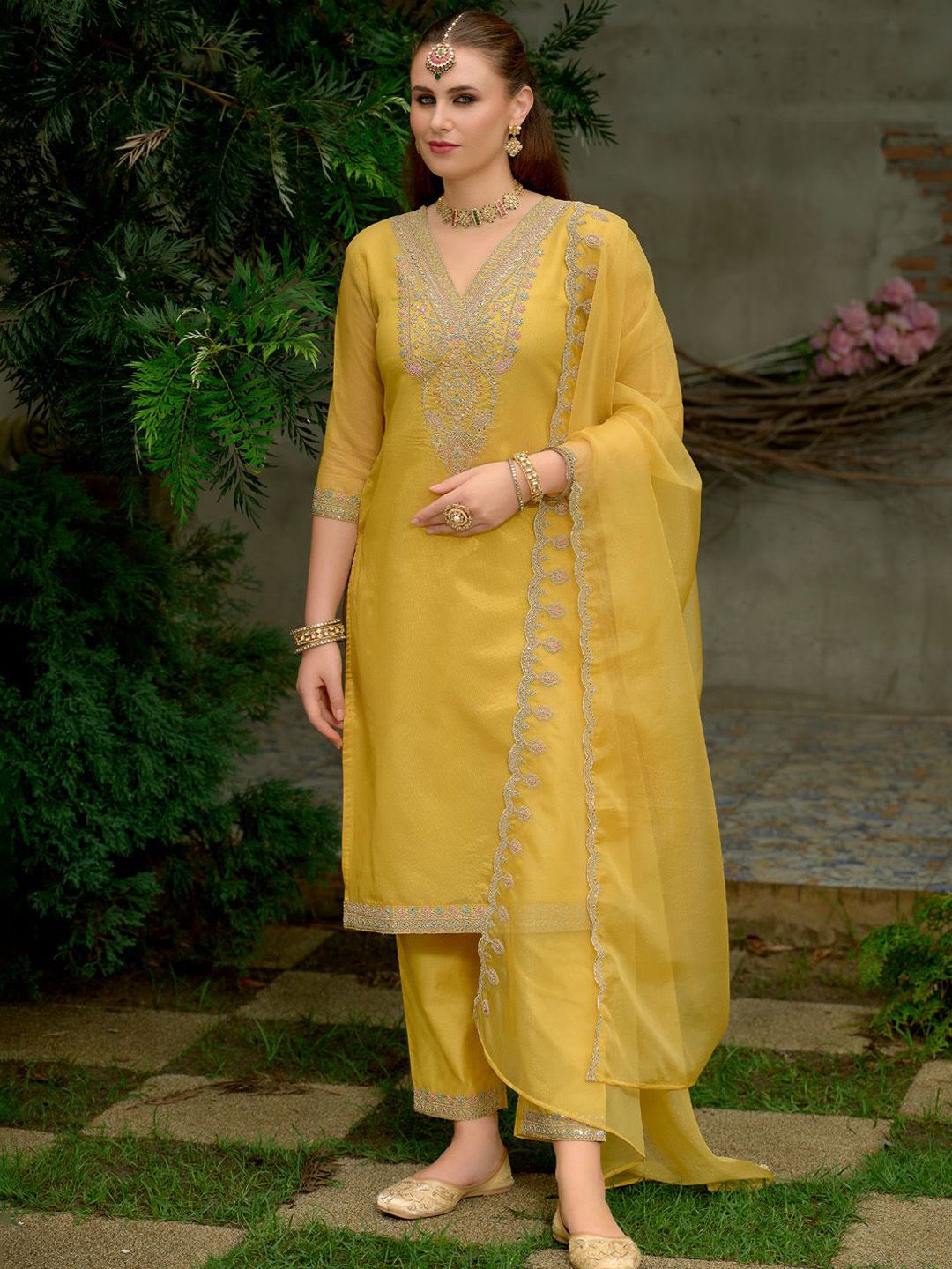 Ethnic Motifs Embroidered Kurta with Trousers & Dupatta