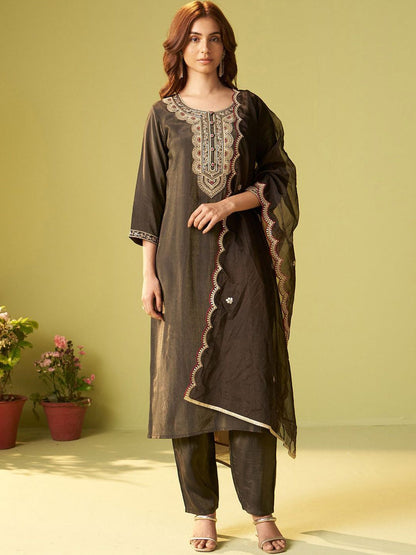 Women Floral Embroidered Kurta with Trousers & Dupatta