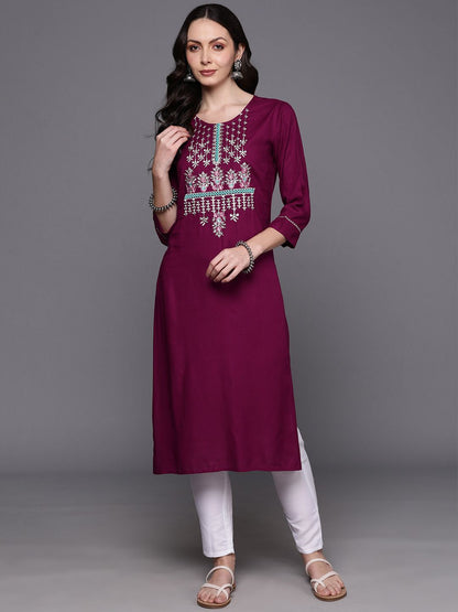 Dhiyona IE Floral Embroidered Round Neck Straight Kurta