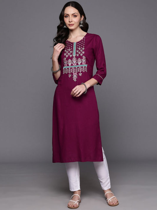 Dhiyona IE Floral Embroidered Round Neck Straight Kurta