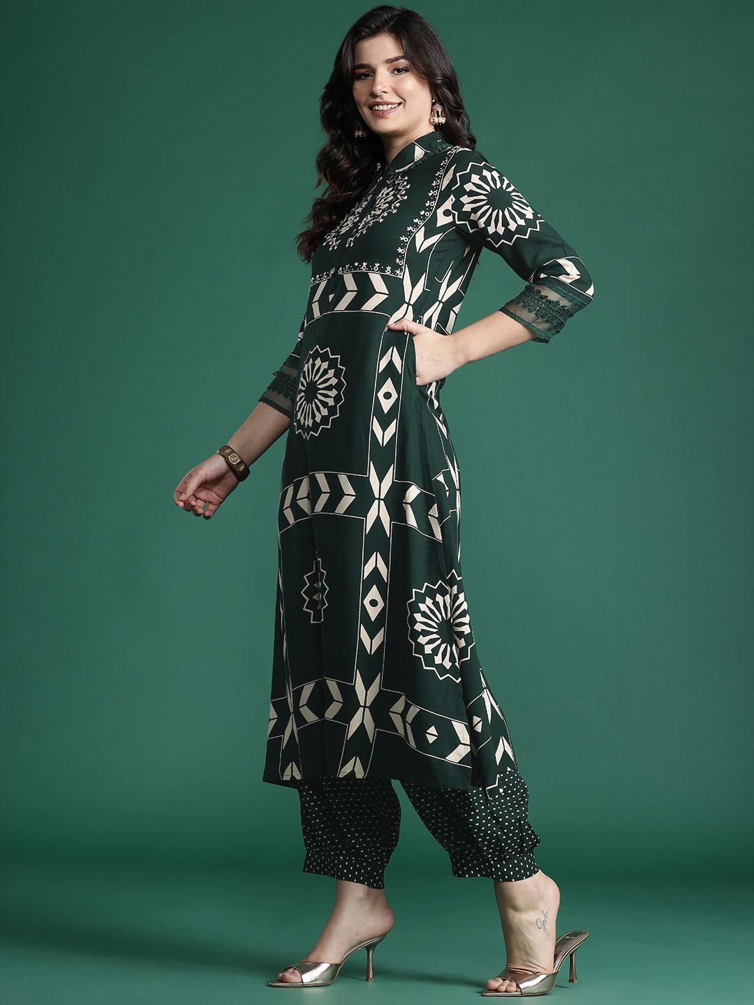 Dhiyona IE Floral Printed Sequinned Kurta with Trousers