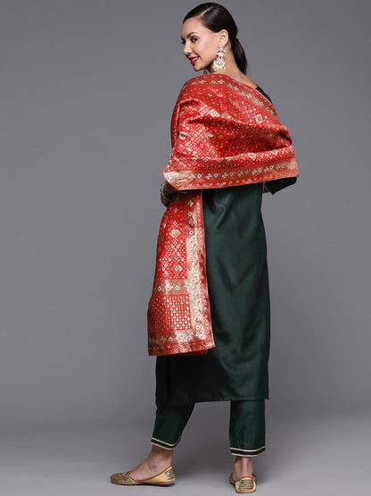 Women Green Thread Work Liva Kurta with Trousers & Dupatta