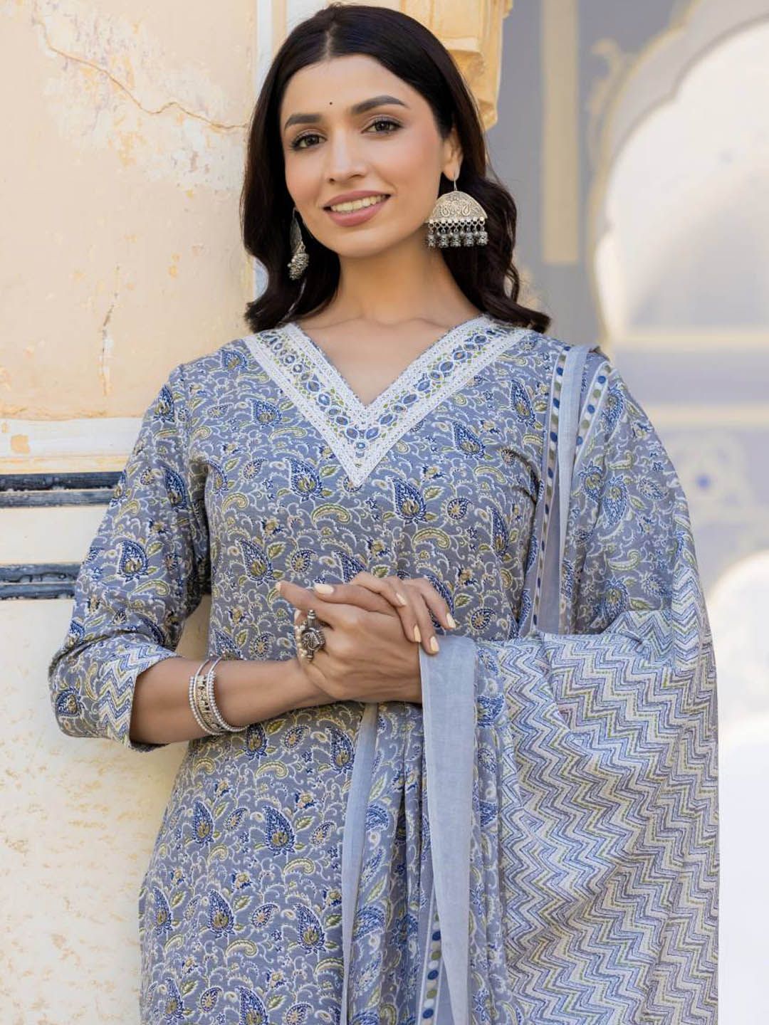 Dhiyona VA Women'sPaisley Printed Regular Thread Work Kurta with Trousers & With Dupatta