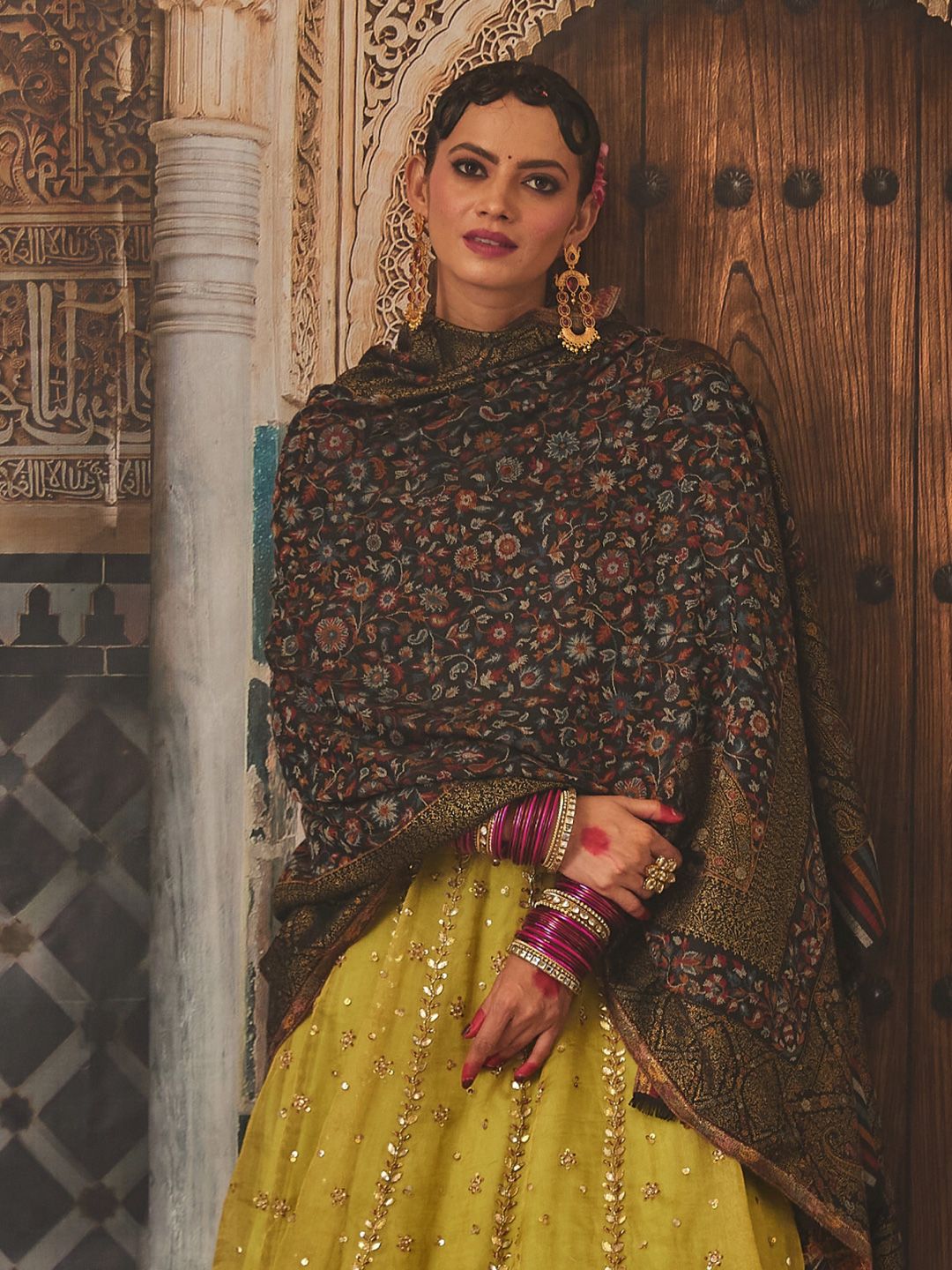 Dhiyona PA Women Paisley Woven Design Shawl