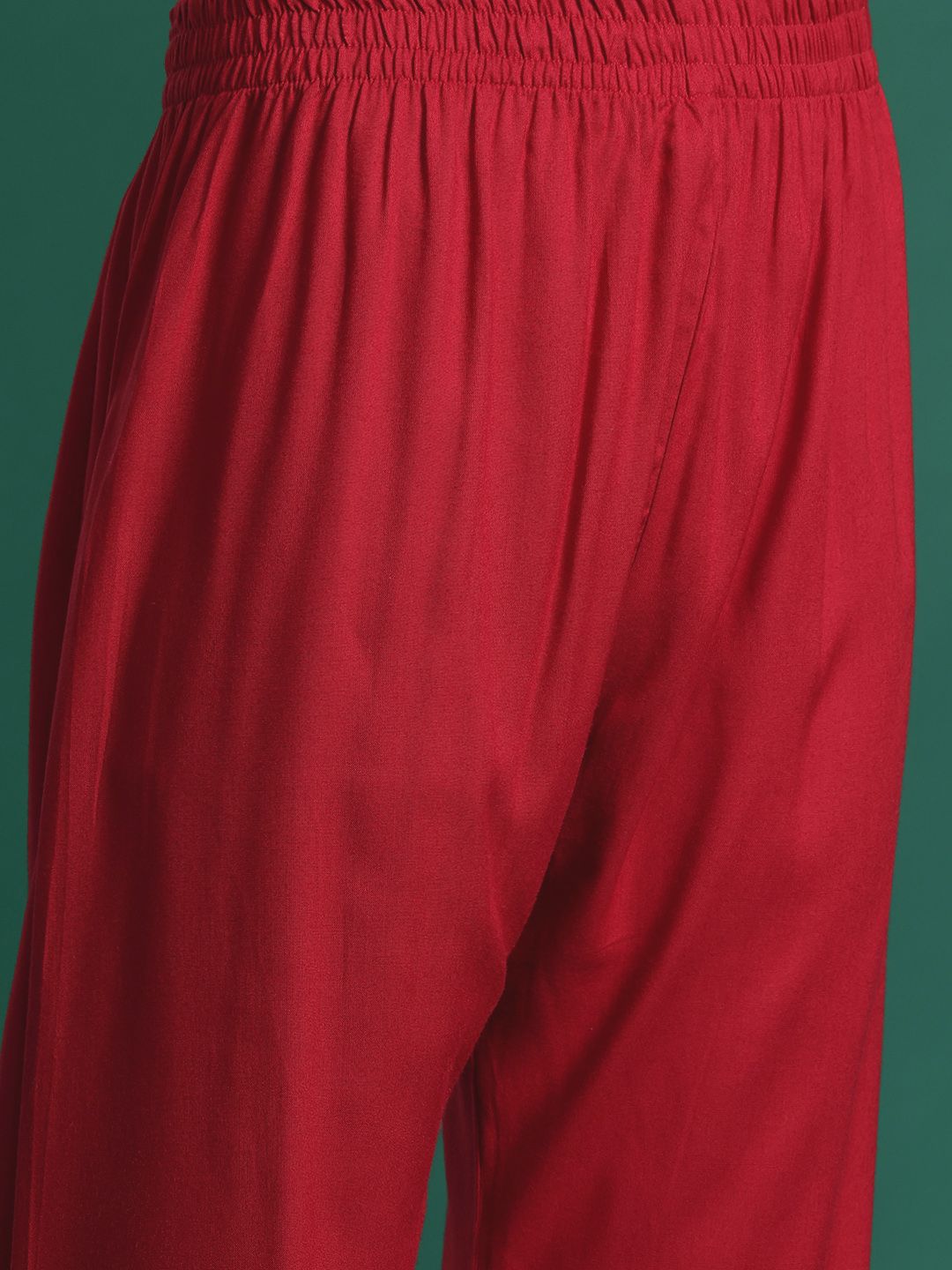 Dhiyona IE Floral Embroidered Regular Thread Work Kurta with Palazzos