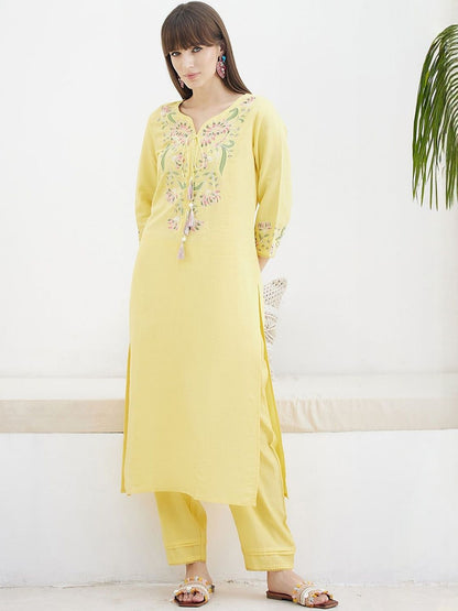 Women Floral Embroidered Regular Thread Work Kurta with Trousers & With Dupatta