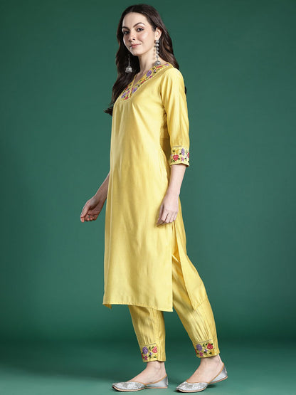 Floral Embroidered Thread Work Liva Kurta with Trousers & With Dupatta