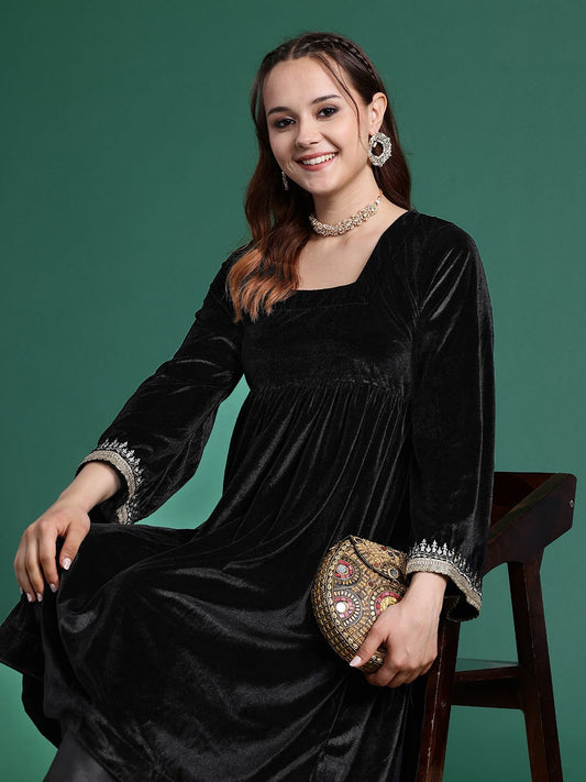 Dhiyona SN Women's Square Neck Flared Kurta with Trousers