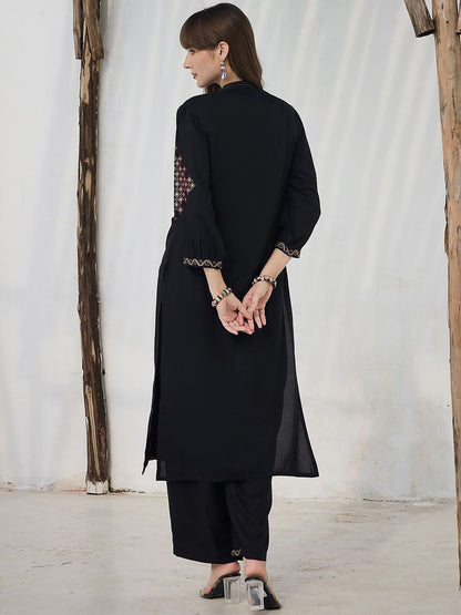 Women Ethnic Motifs Embroidered Kurta with Trousers