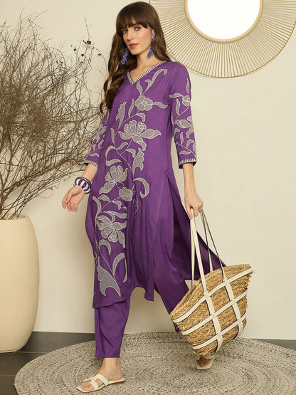 Women Ethnic Motifs Embroidered Regular Thread Work Kurta with Trouser