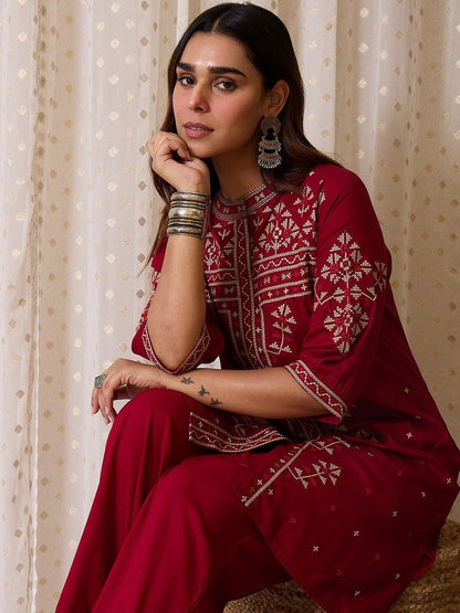 Women Geometric Embroidered Kurta with Trousers