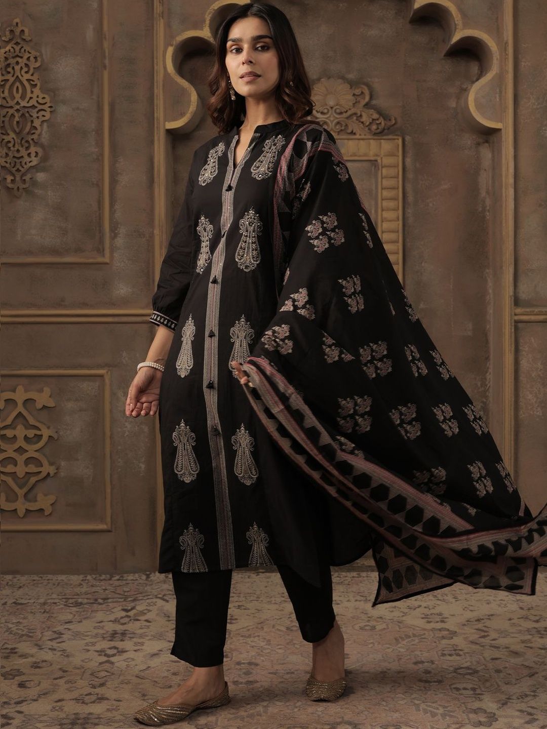 Embroidered Mandarin Collar Thread Work Pure Cotton Kurta With Trousers & Dupatta