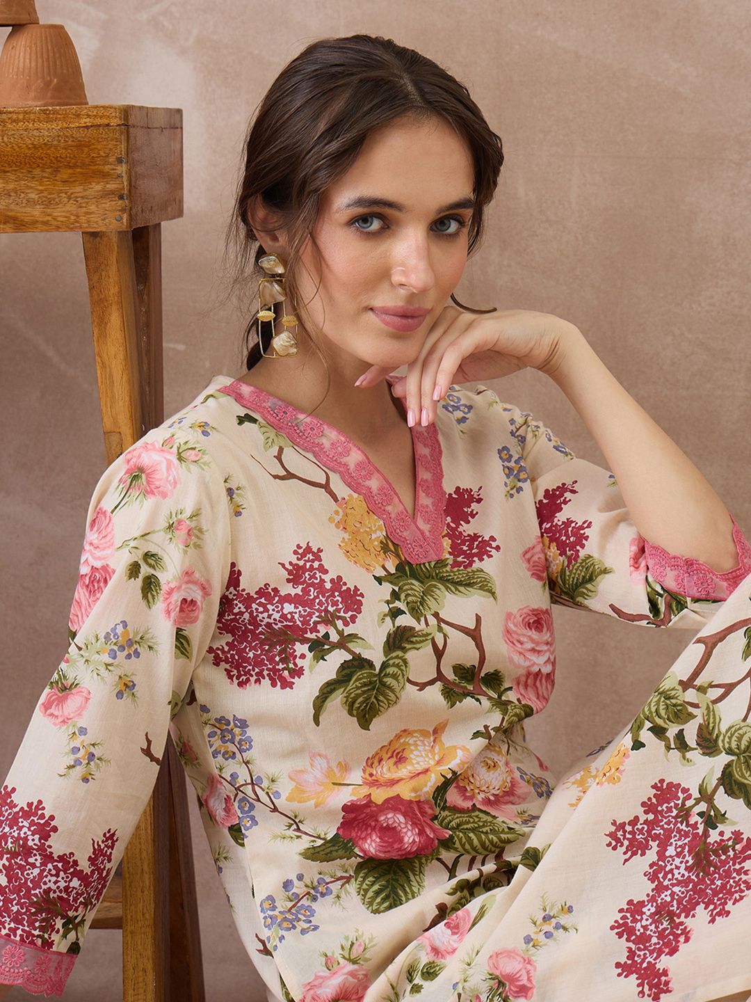 Dhiyona IE Women Floral Printed Regular Pure Cotton Kurta with Trousers