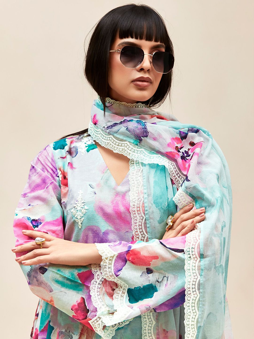 Dhiyona IE Women Floral Embroidered Regular Thread Work Kurta with Trousers & With Dupatta