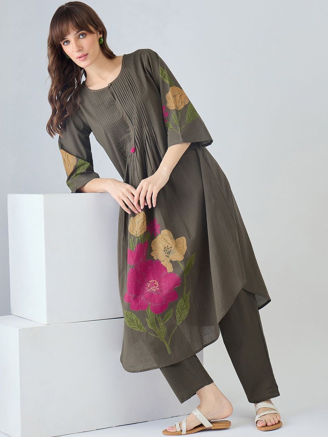 Women Floral Printed Regular Pure Cotton Kurta with Trousers