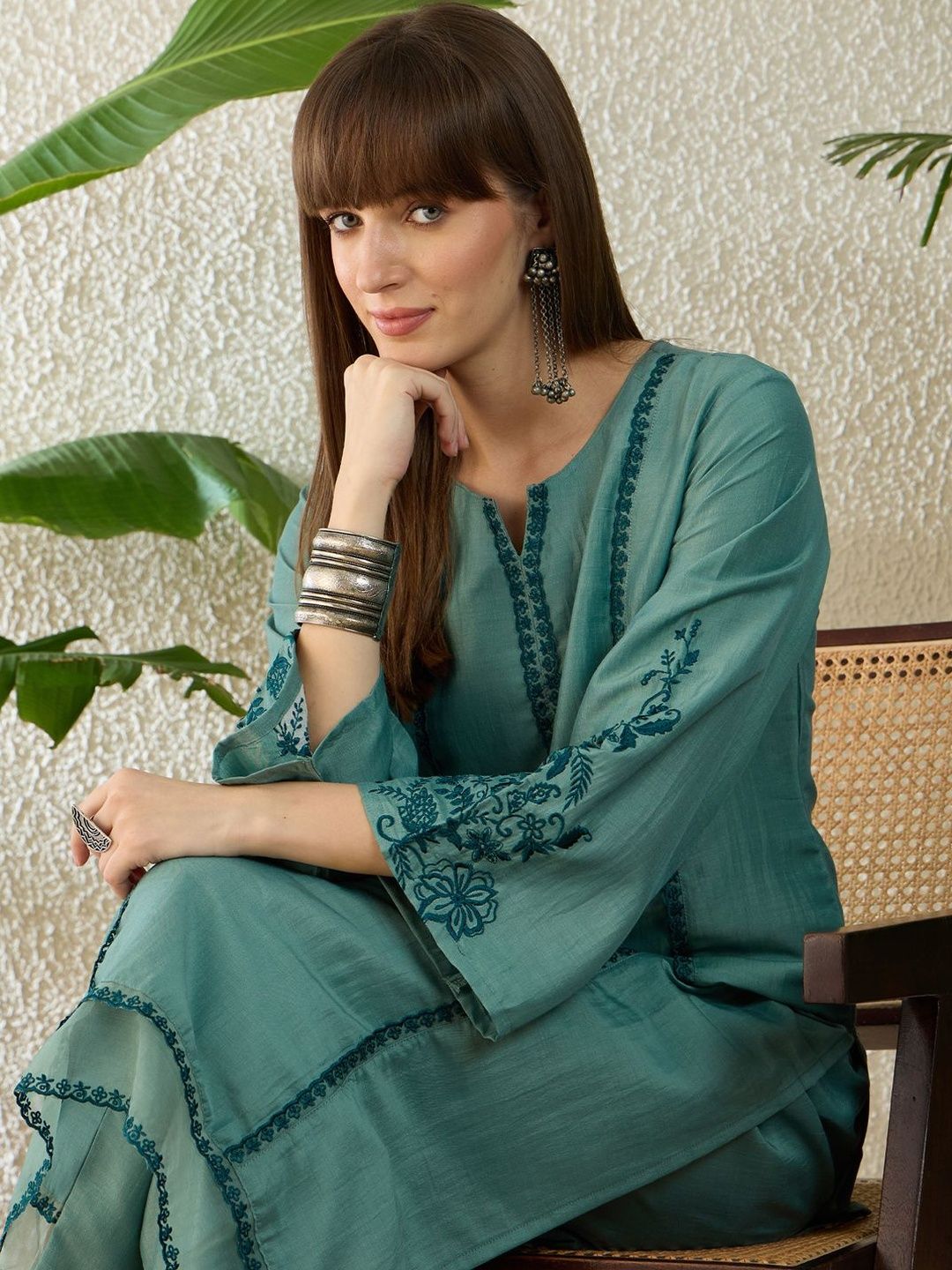 Women Ethnic Motifs Embroidered Regular Thread Work Kurta with Trousers