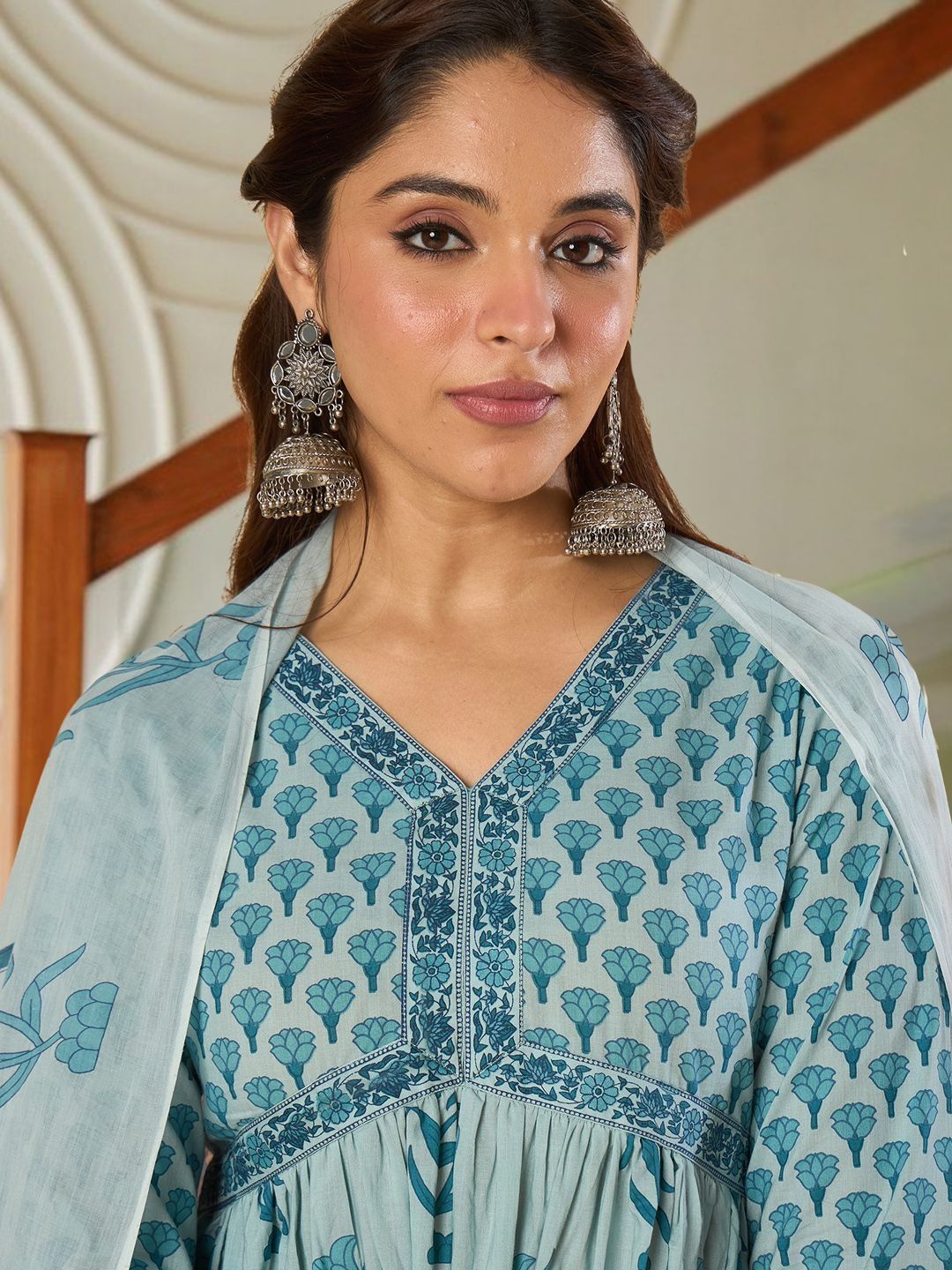 Dhiyona IE Women Floral Printed Tiered Pure Cotton Kurta with Trousers & With Dupatta