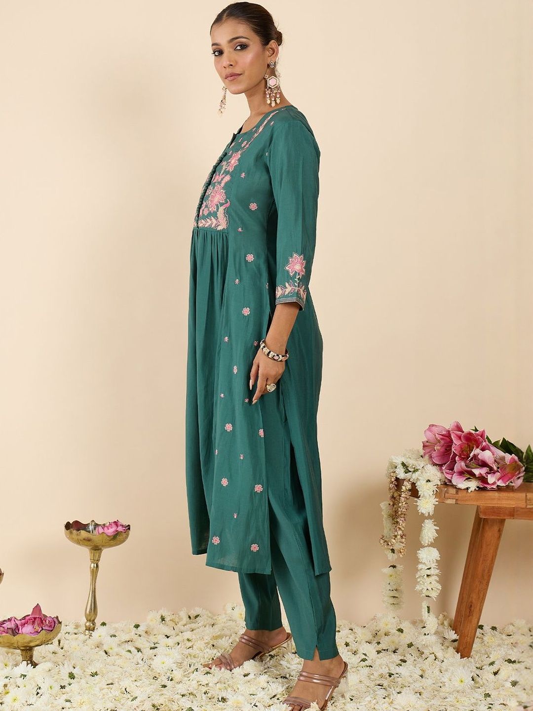 Dhiyona IE Embroidered Round Neck Three-Quarter Sleeves Tunic And Trousers