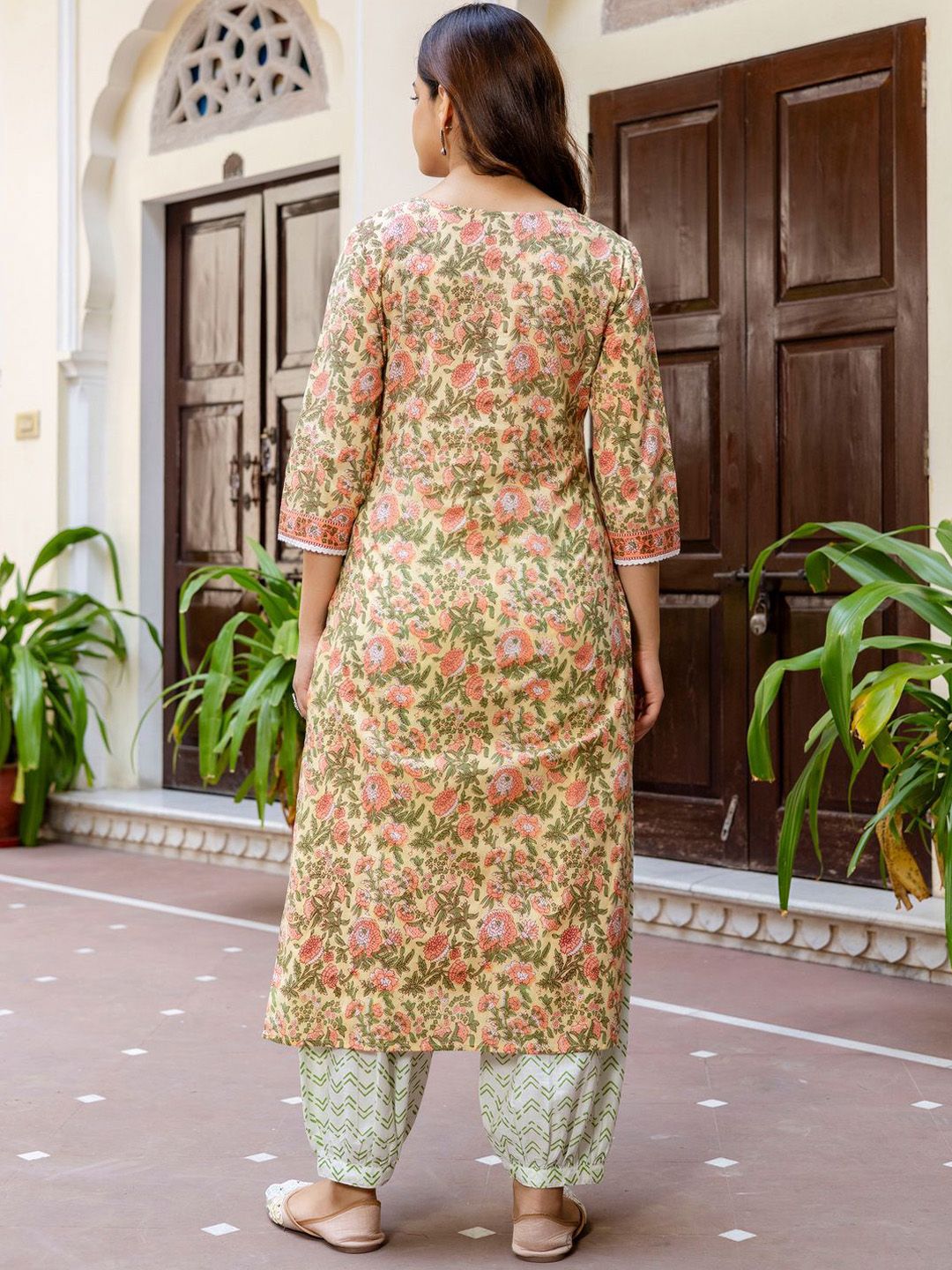 Dhiyona IE Floral Printed Notch Neck Pure Cotton Straight Kurta With Salwar & Dupatta