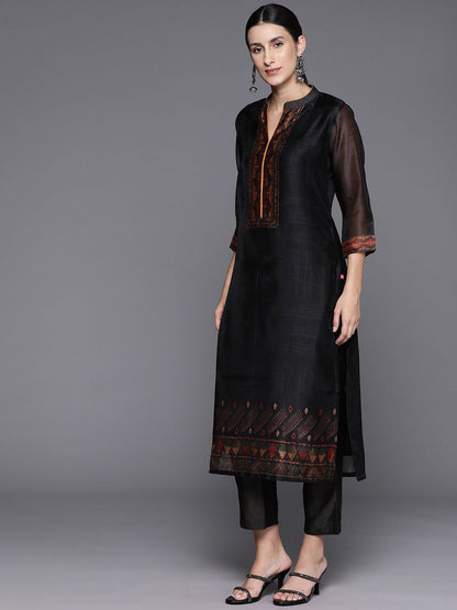 Dhiyona VA Women's Geometric Printed Mandarin Collar Regular Kurta & Trousers With Dupatta