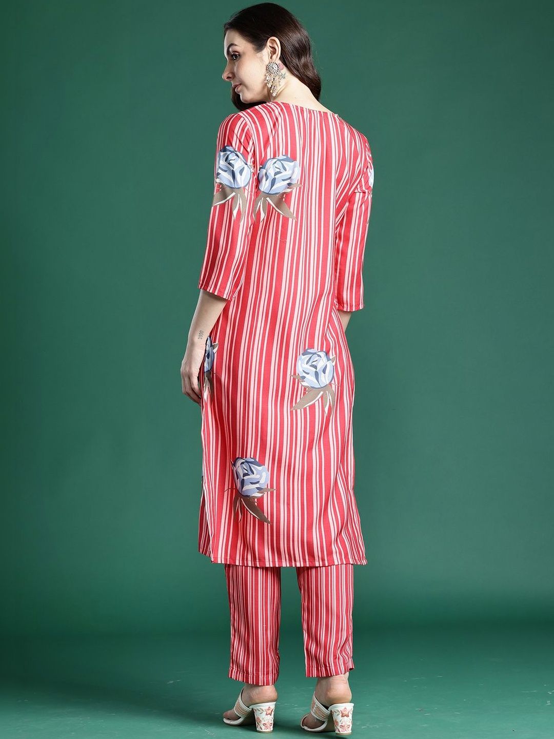 Women Printed Regular Kurta with Trousers