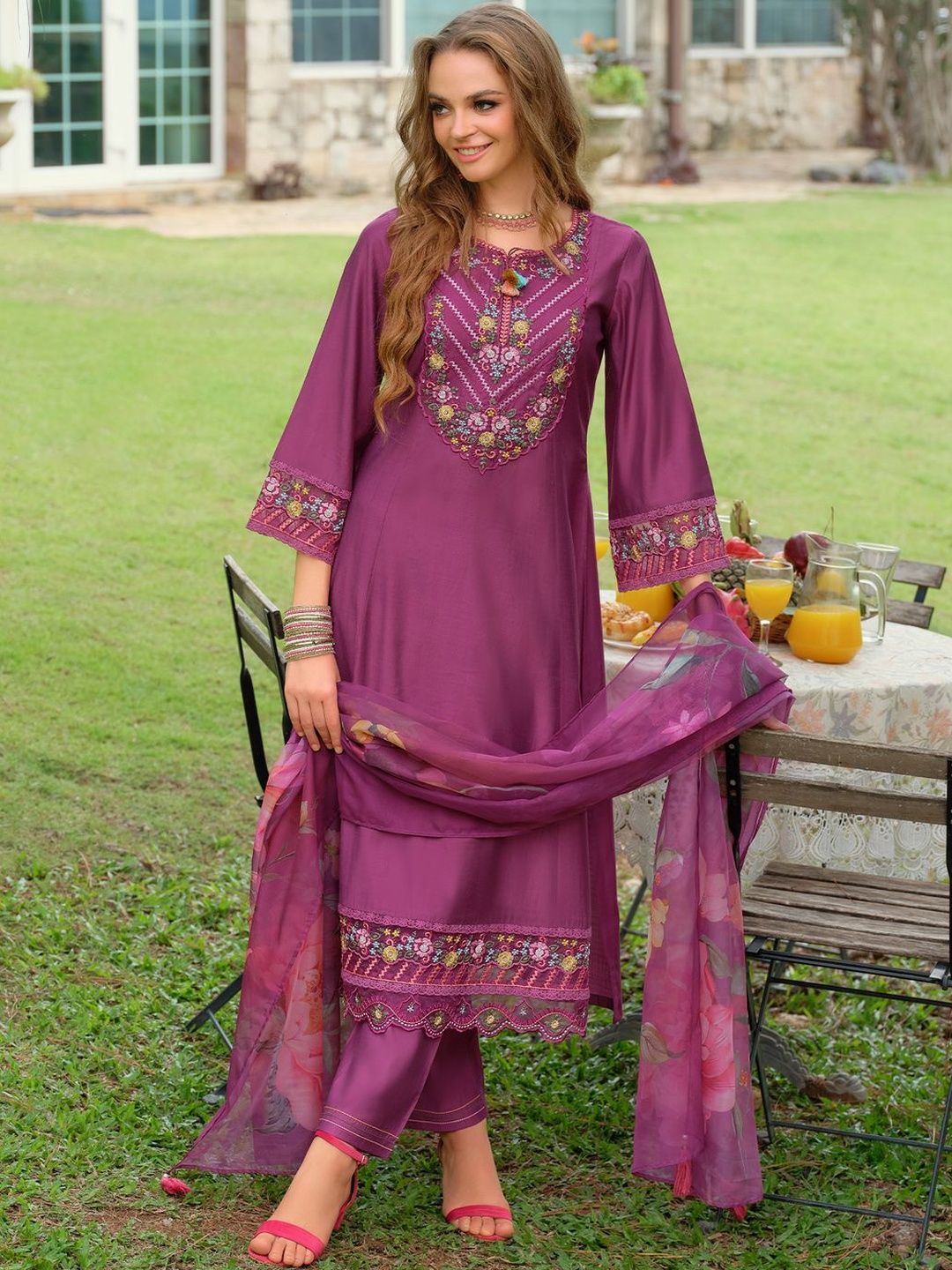 Dhiyona IE Floral Embroidered Thread Work Kurta with Palazzo & With Dupatta