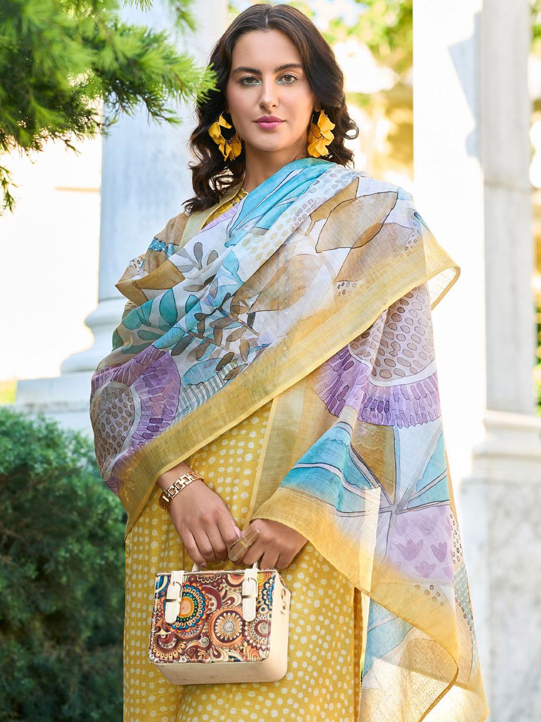 Women Floral Embroidered Thread Work Linen Kurta with Trousers & With Dupatta