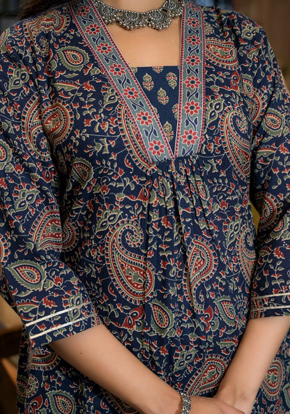Women Blue Embroidery Viscose Rayon Kurta, Pant And Dupatta Set