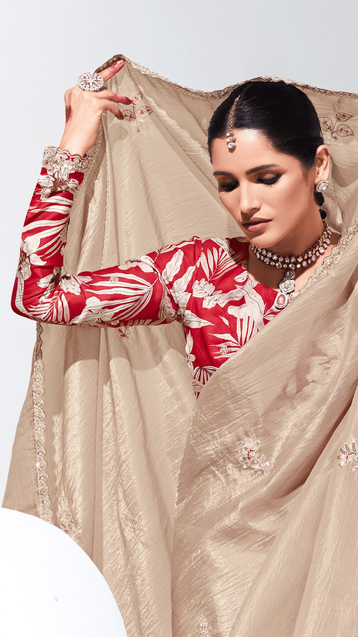 Dhiyona KM Women Elegant Beige Silk Saree With Red Blouse