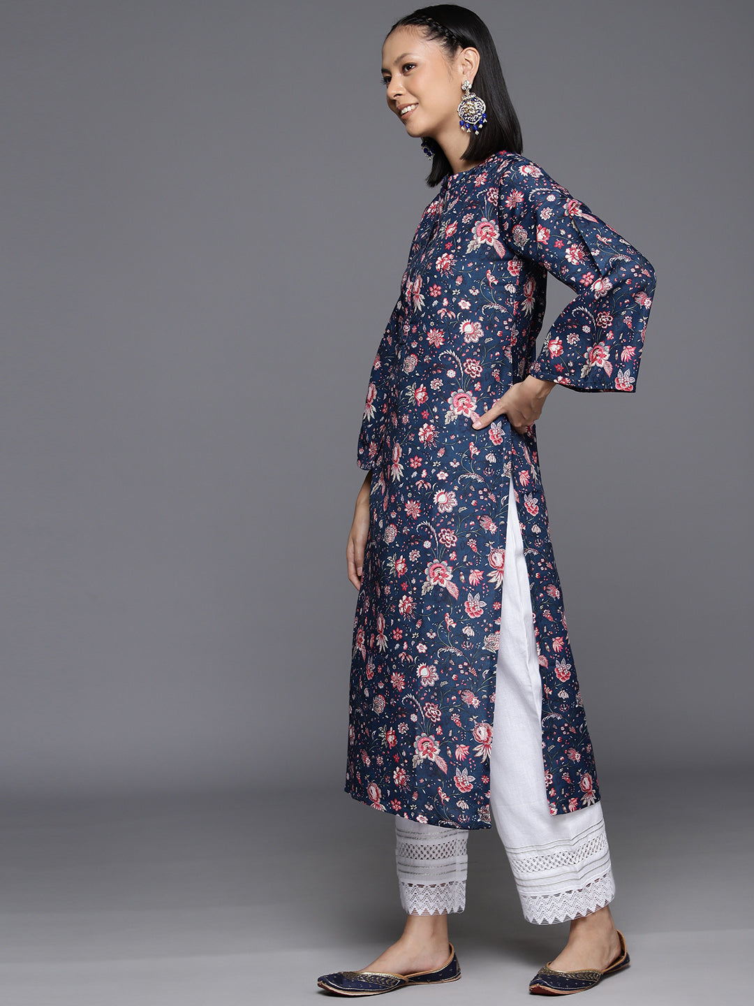 Dhiyona VR Women's Blue Floral Printed Straight Kurta With Flared Sleeves