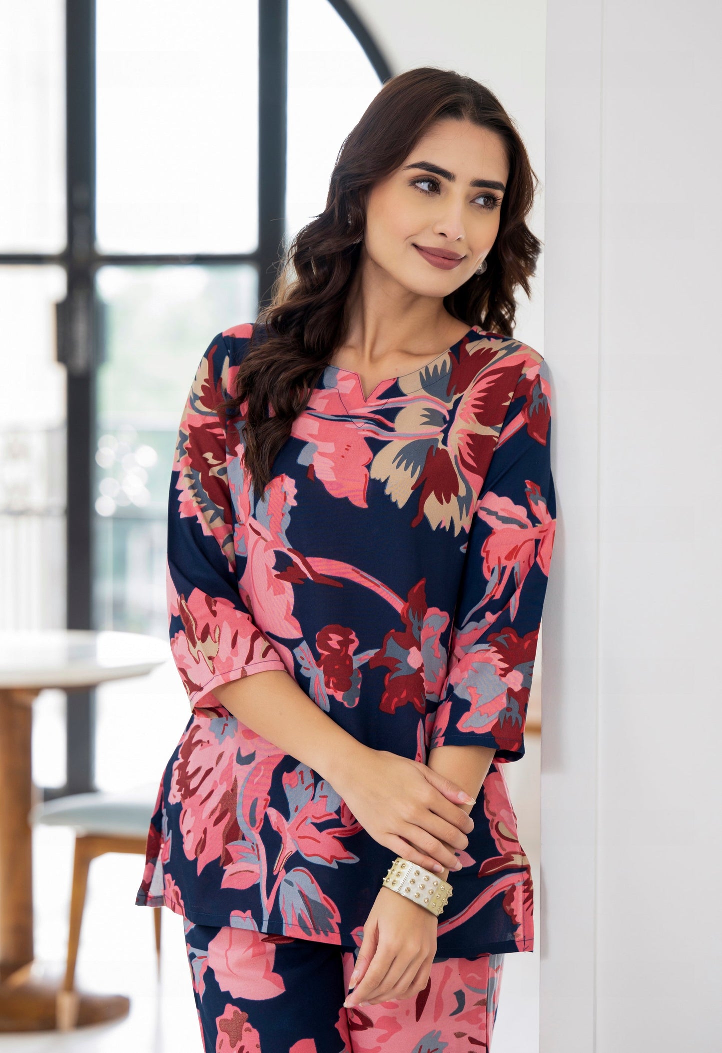 Women Red Printed Viscose Rayon Kurta And Pant Set