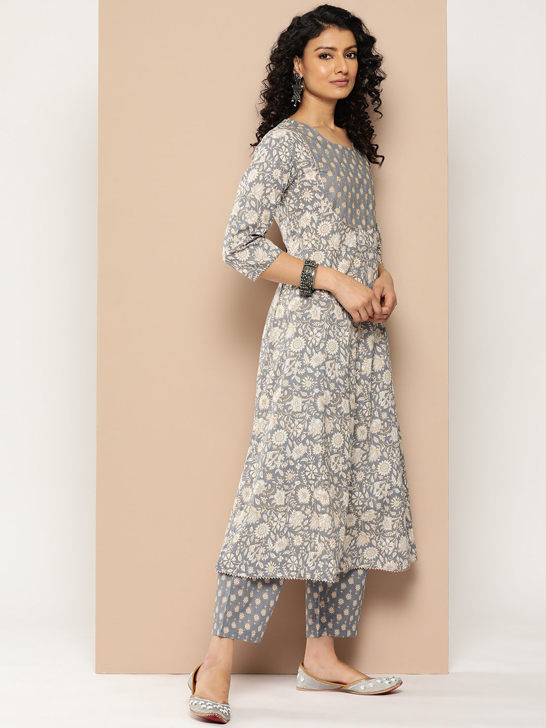 Dhiyona VR Women's Grey Floral Printed Anarkali Kurta Paired With Printed Bottom And Solid Chiffon Dupatta