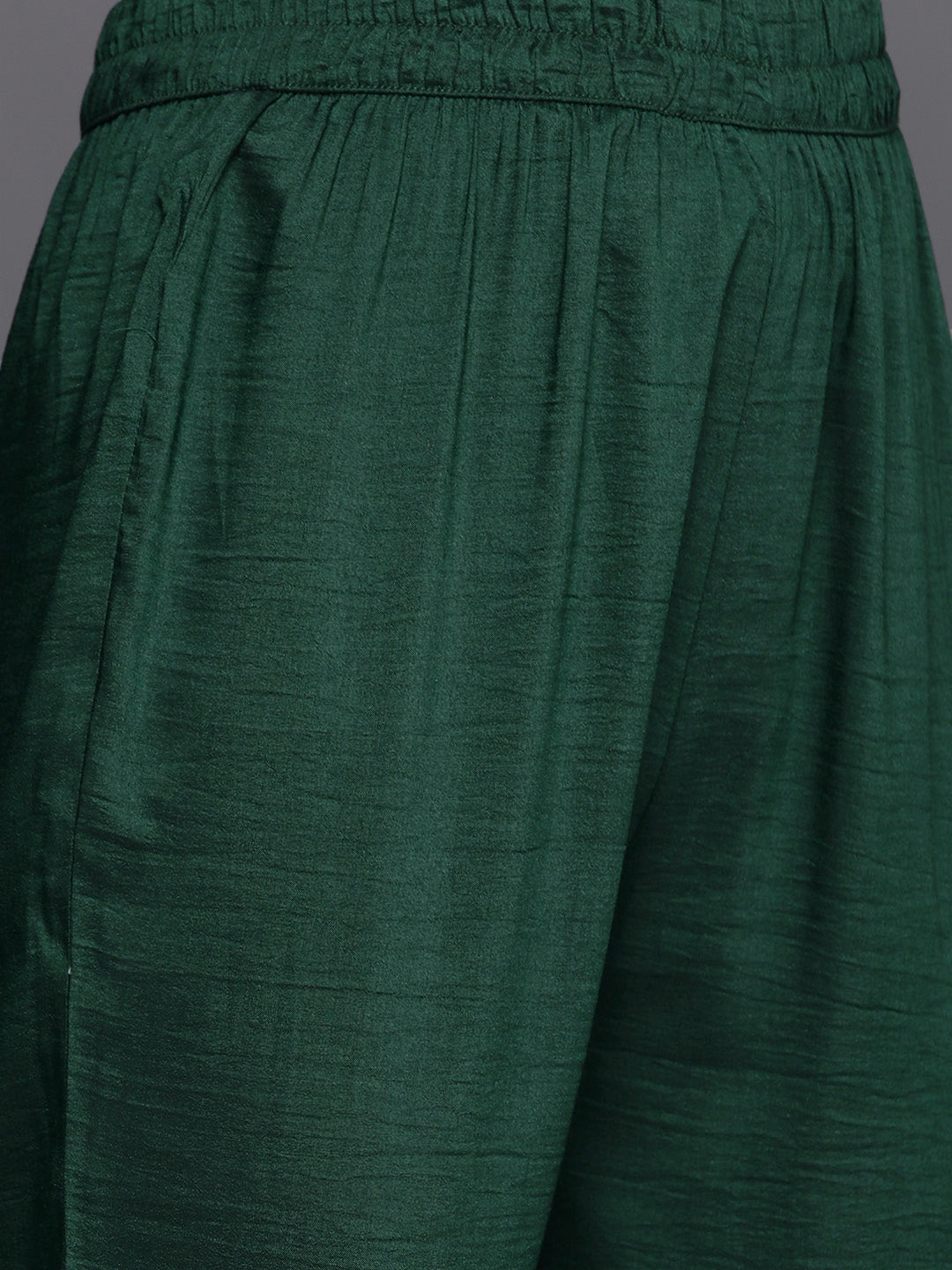 Dhiyona VR Women's Green Embroidered Kurta With Embroidered Trouser And Ombre Dupatta