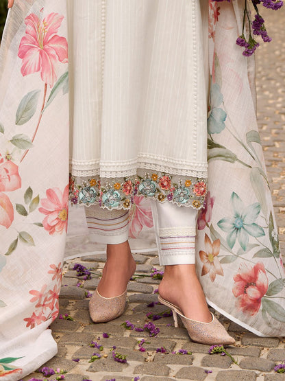 Women Floral Embroidered Thread Work Pure Cotton Kurta & Trousers With Dupatta