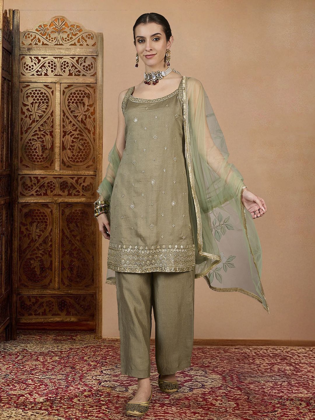 Dhiyona PD Women Floral Embroidered Thread Work Kurta With Palazzos And Dupatta