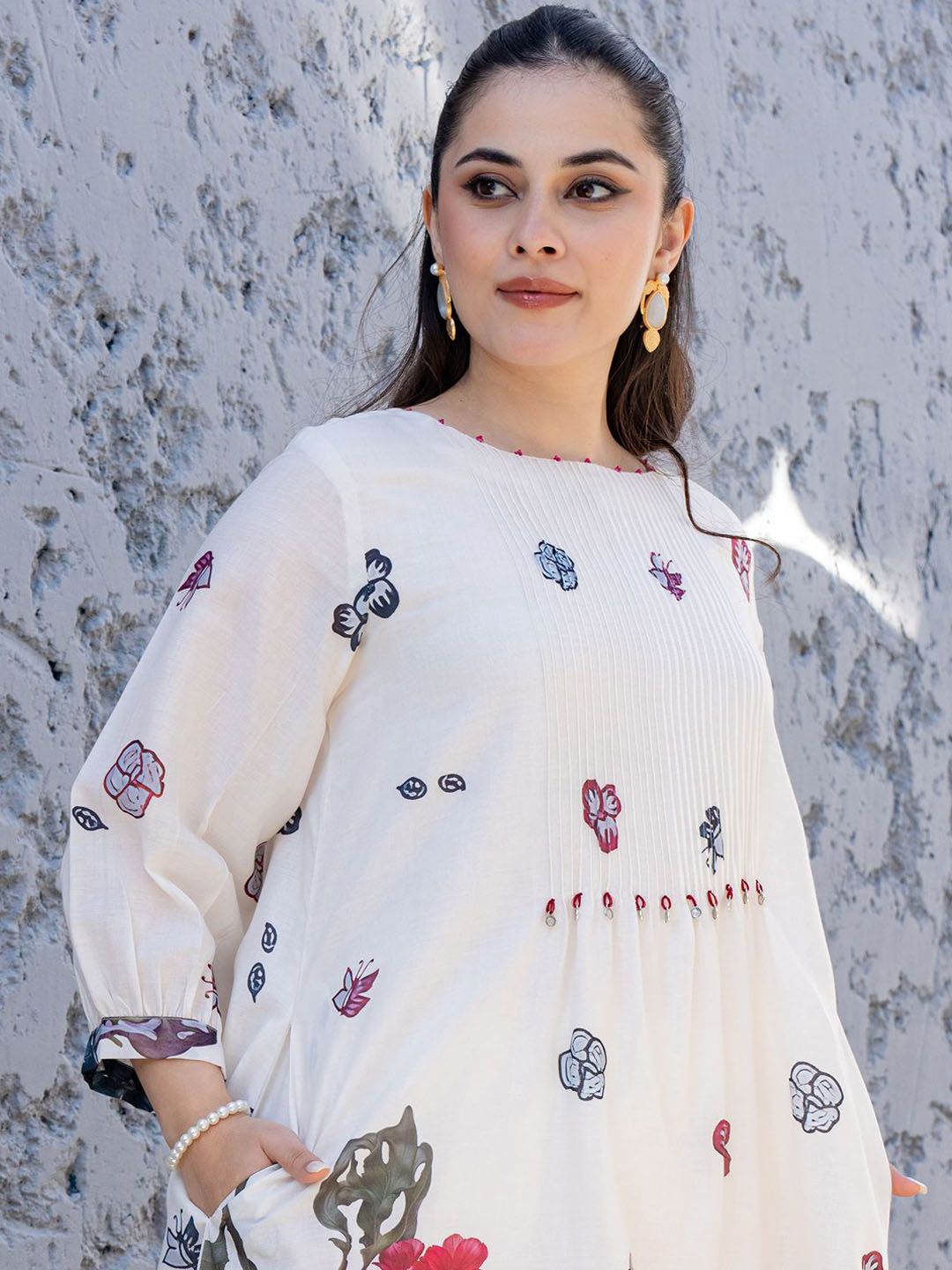 Dhiyona IE Women Floral Printed Regular Beads and Stones Pure Cotton Kurta with Trousers