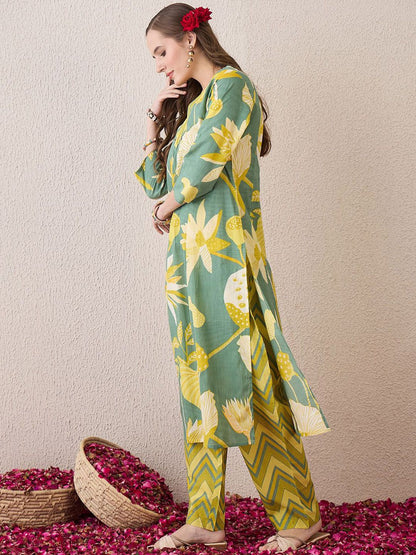 Dhiyona IE Women Floral Printed Cotton Kurta with Trousers