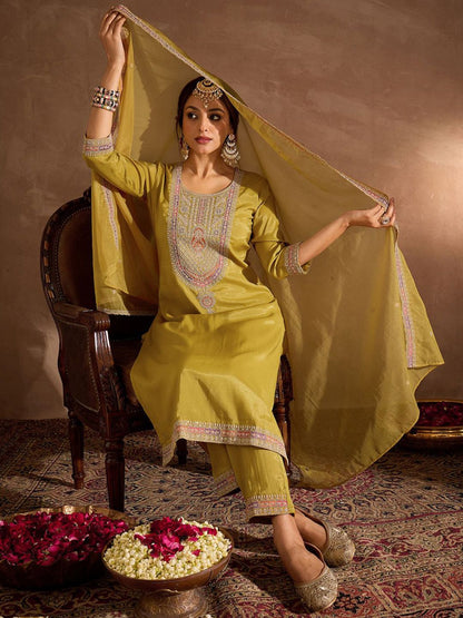 Floral Yoke Design Thread Work Straight Kurta